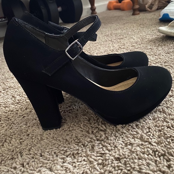 Woman’s heels, used two times. They are like new. - Picture 1 of 4